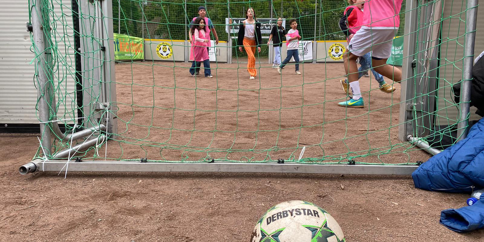 DERBYSTAR ist offizieller Ausrüster von FU24BA7L